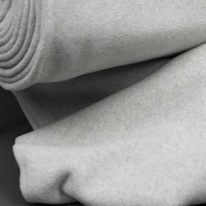 Ekologisk bomullsfleece – Ljusgrå melange. Supermjuk med stretch. Ekologisk bomullsfleece på metervara.